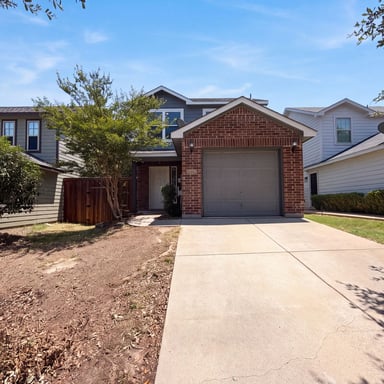 Property photo 1 of 825 Village Point Ln