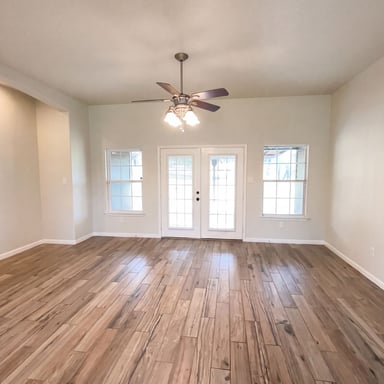Property photo 3 of 130 Log Cabin Way