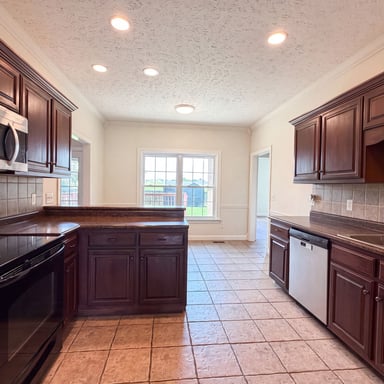 Property photo 2 of 1044 Laramie Ct
