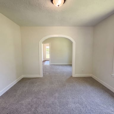 Property photo 3 of 415 Mallie St
