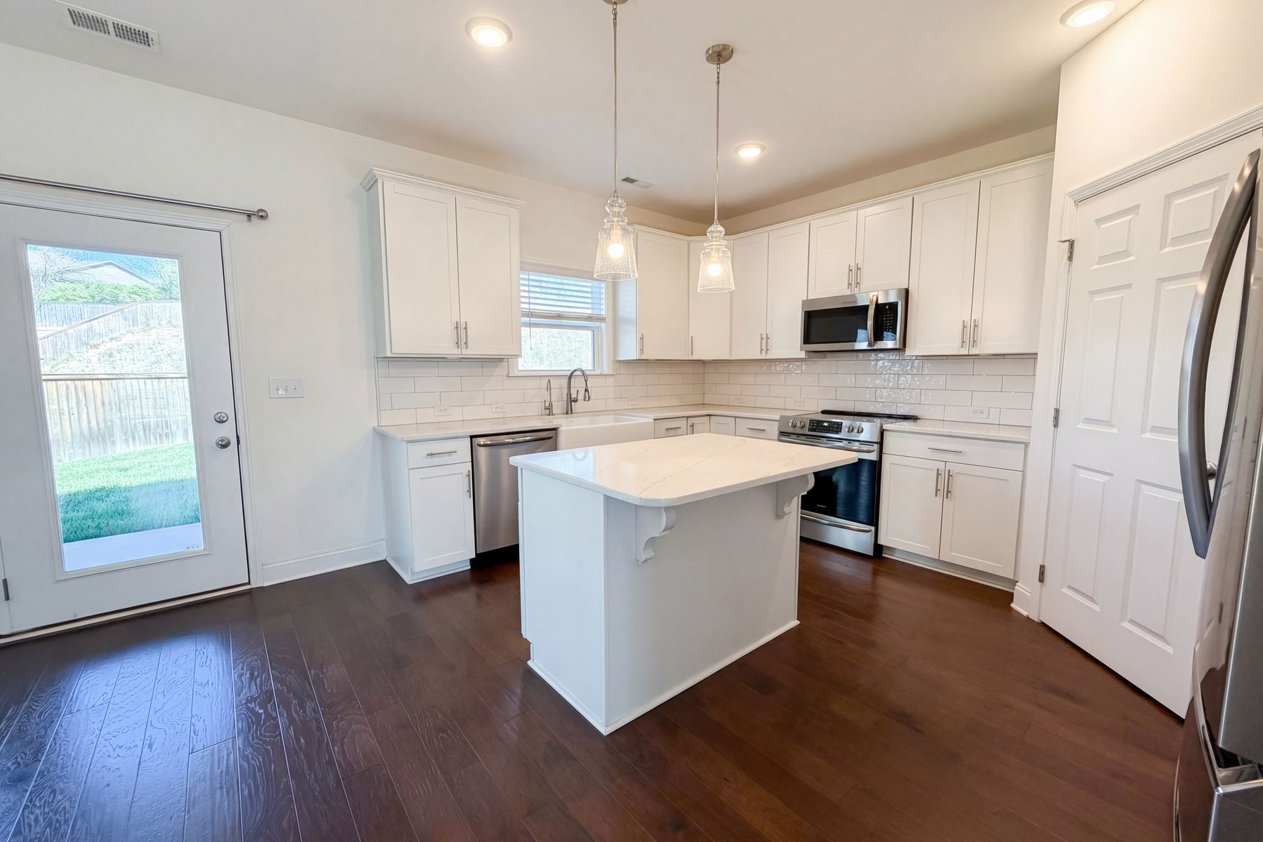 Photo 2 of 44 of 2714 Green Ash Ln, Knoxville, TN
