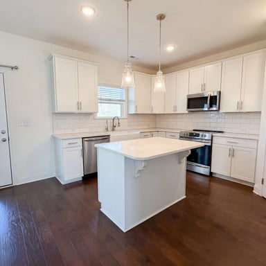 Property photo 2 of 2714 Green Ash Ln