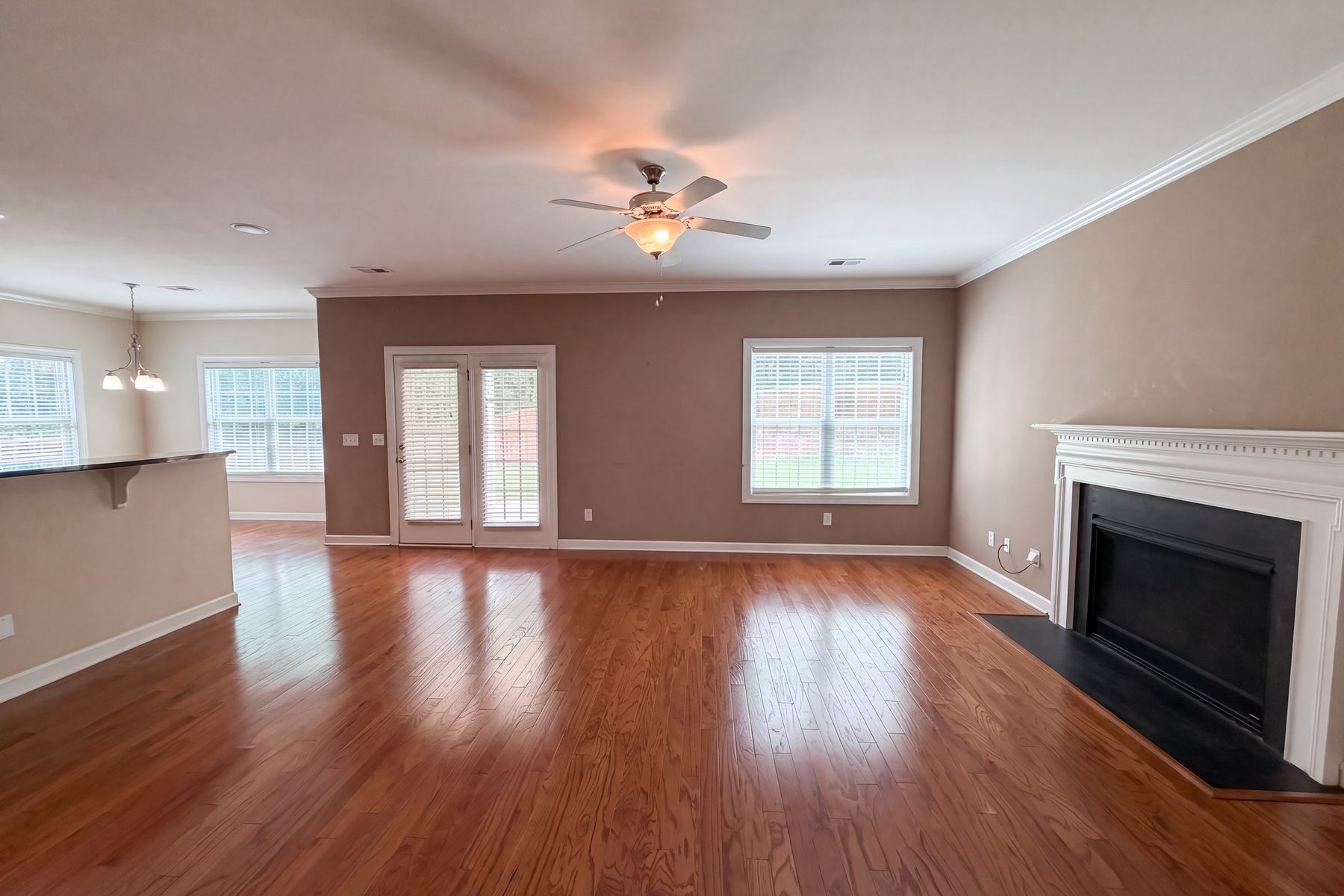 Property photo 3 of 621 Gaelens Ln