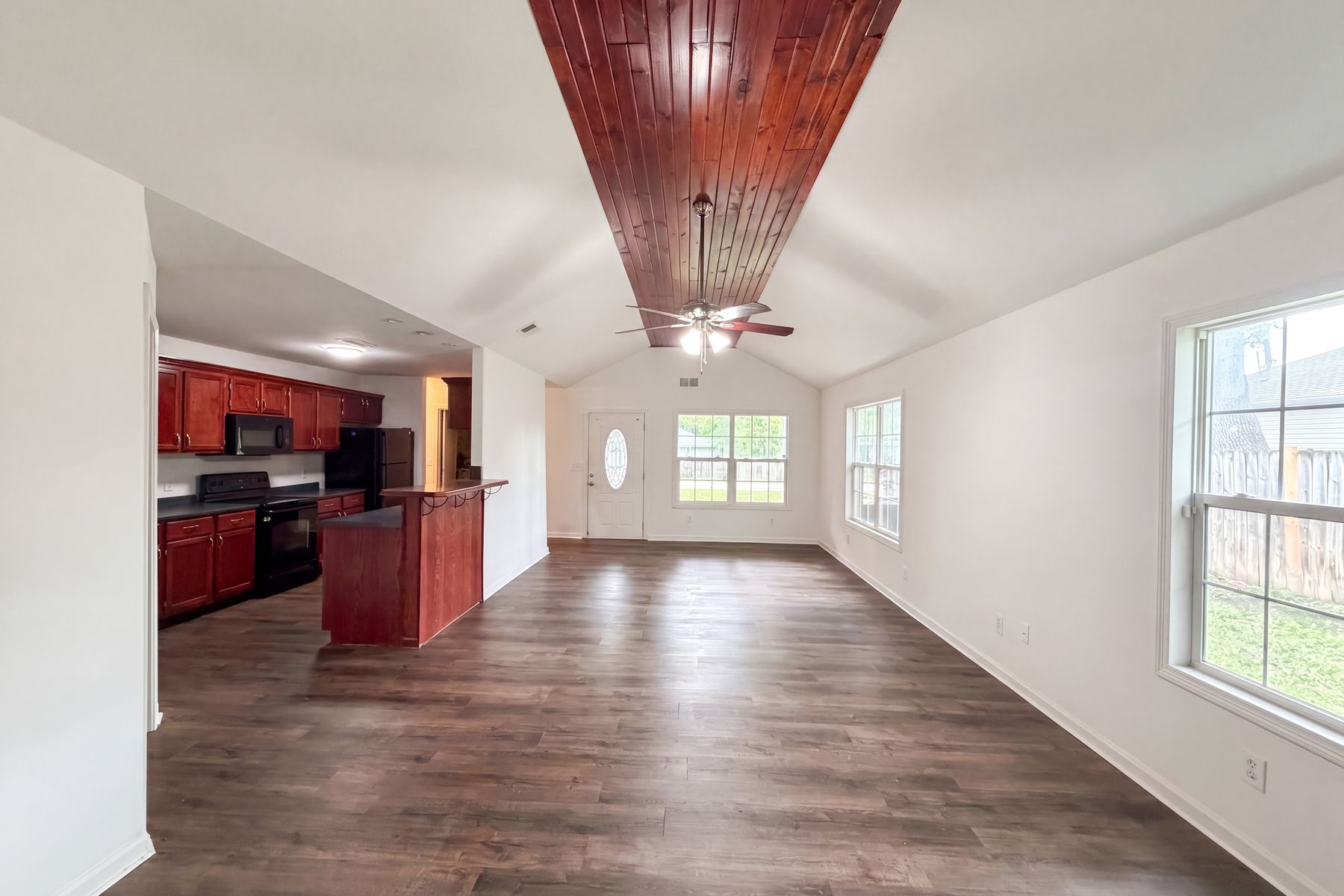 Property photo 3 of 905 S Butler Ter