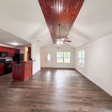 Property photo 3 of 905 S Butler Ter