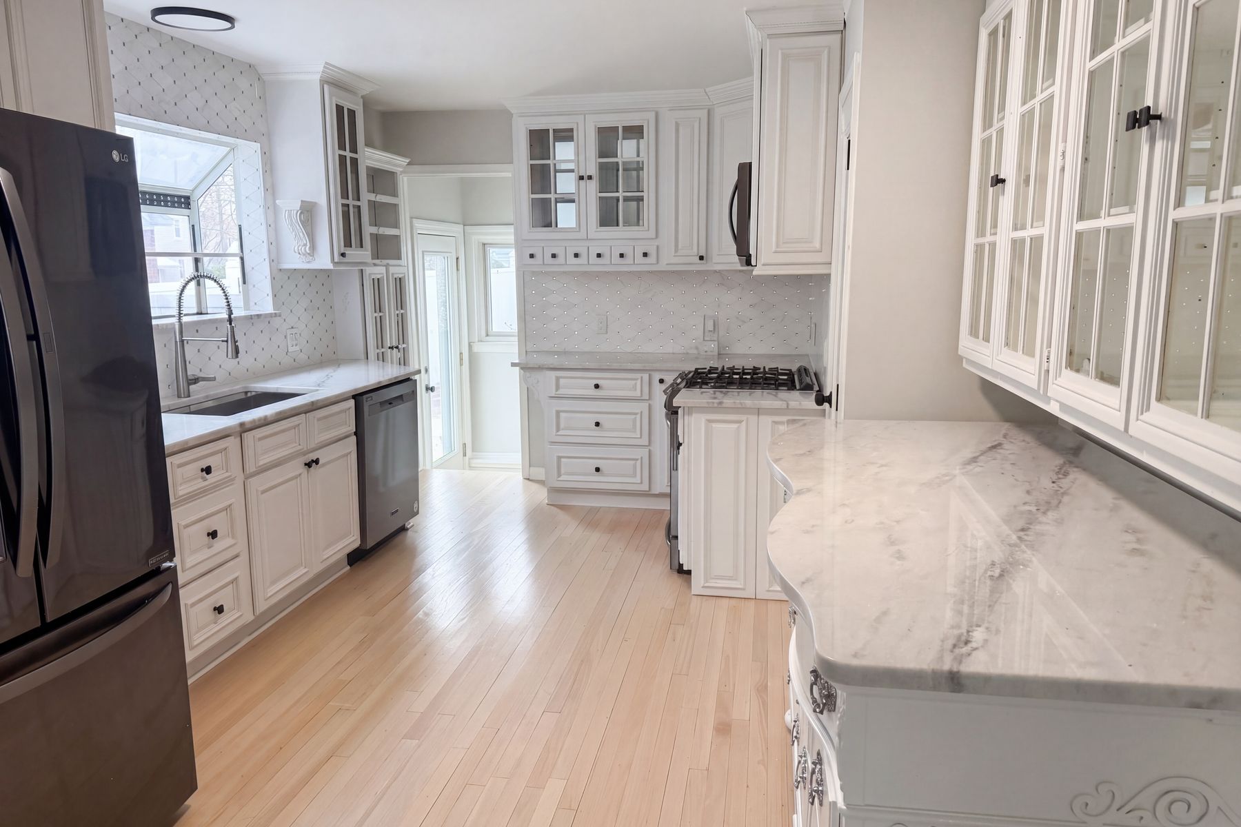 Photo 2 of 28 of 916 Longfellow Ave, Royal Oak, MI