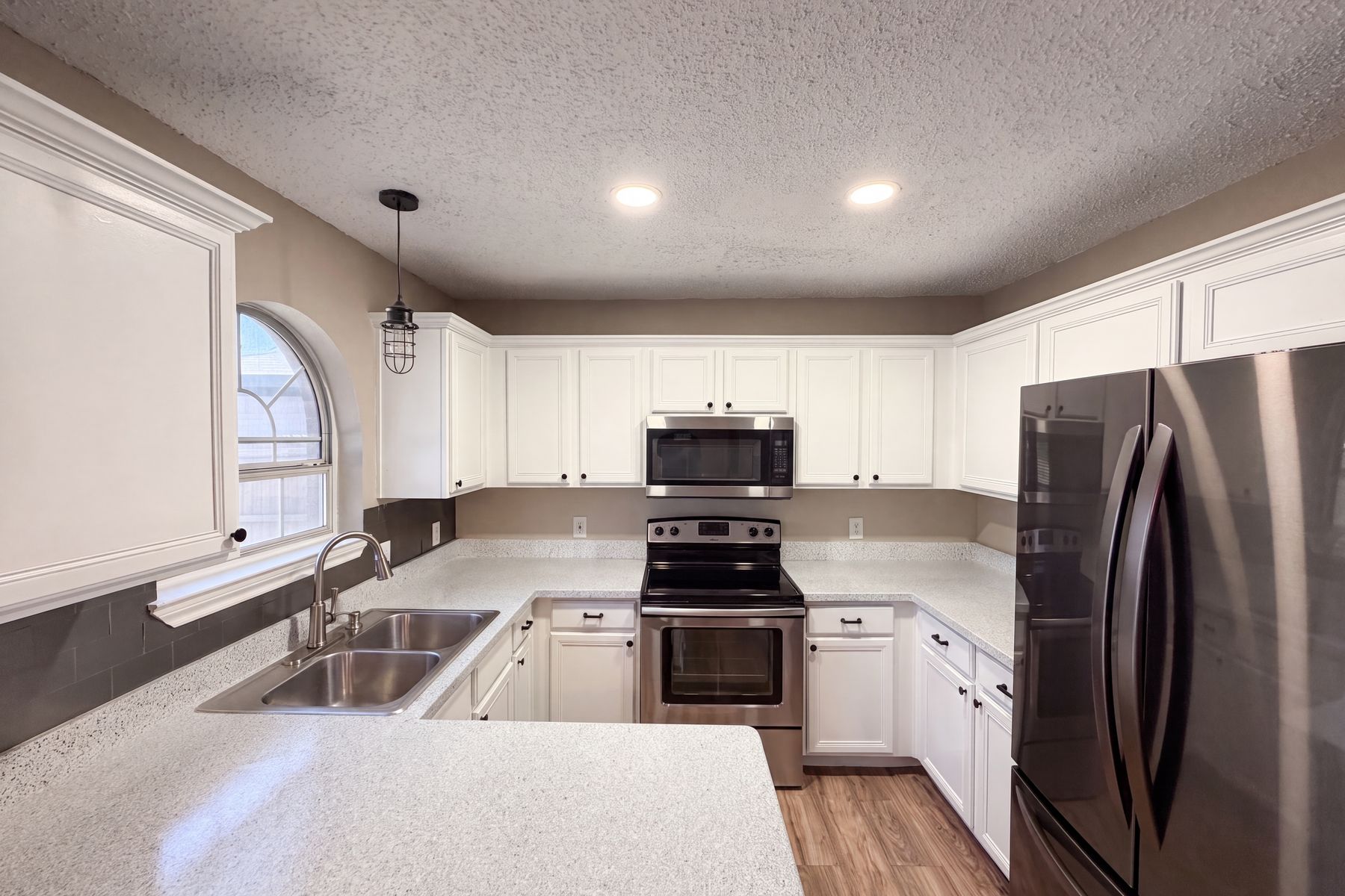Photo 2 of 20 of 6604 N Chesterfield Dr, Fort Worth, TX