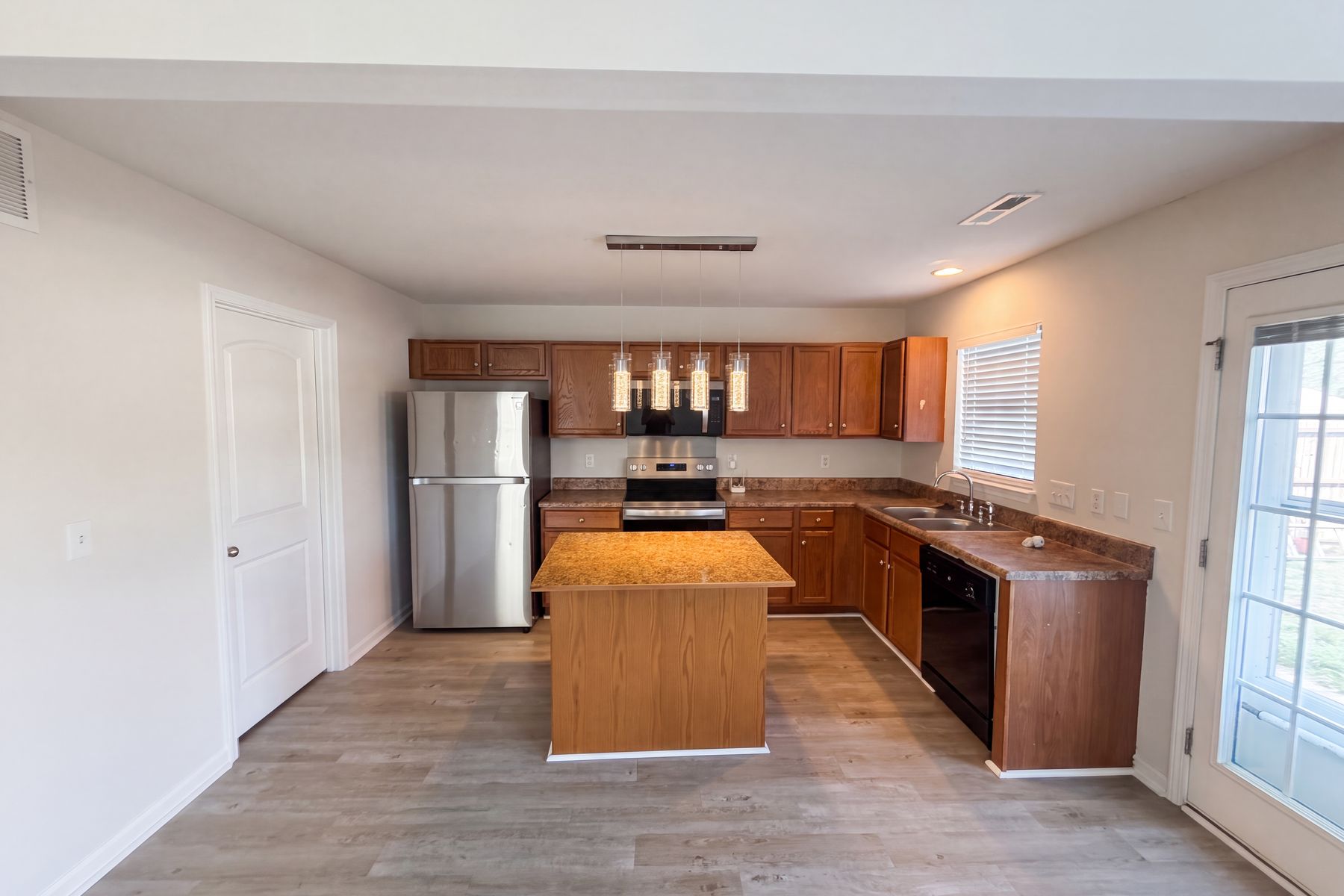 Photo 2 of 20 of 4824 Yellow Locust Dr, Browns Summit, NC