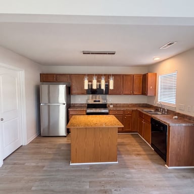 Property photo 2 of 4824 Yellow Locust Dr