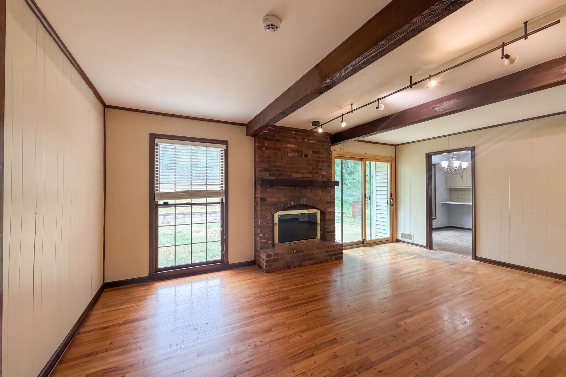 Property photo 3 of 6916 N Overland Dr