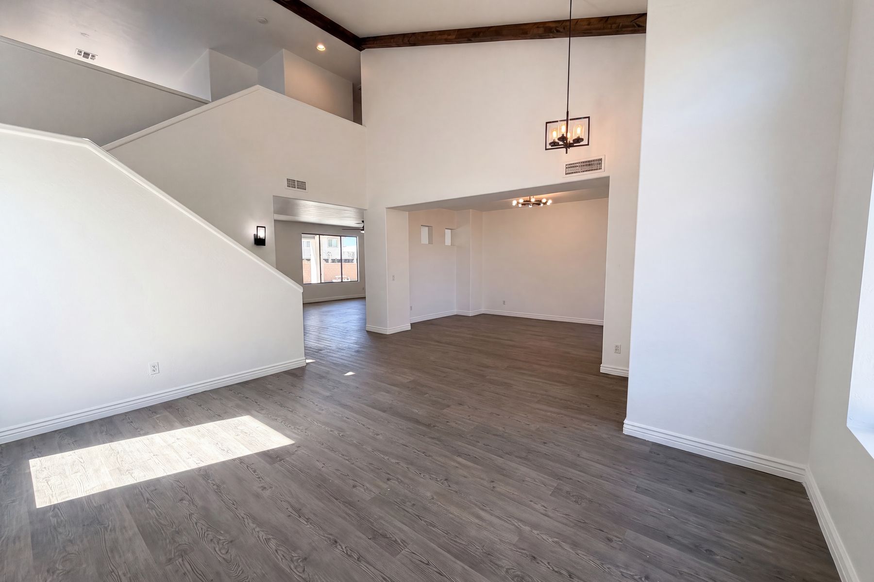 Property photo 3 of 17645 W Hale Bopp Dr