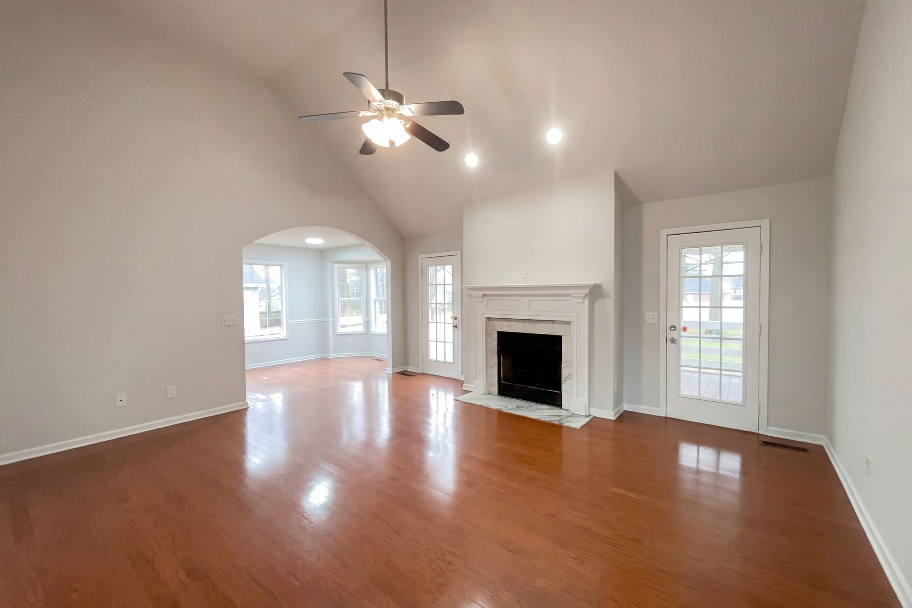 Property photo 3 of 403 Buckingham Blvd