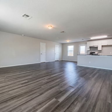 Property photo 3 of 210 Expedition Way