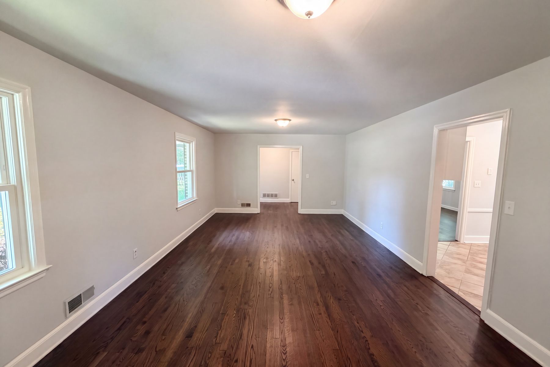 Property photo 3 of 927 Greenlawn Dr