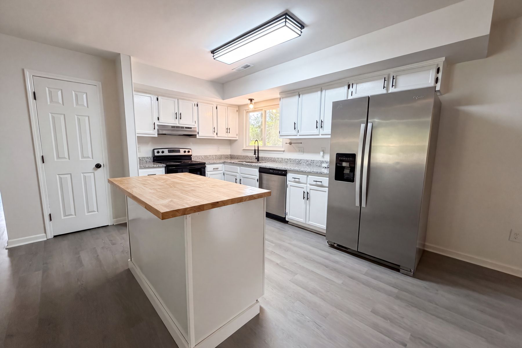 Photo 2 of 24 of 619 Piedmont Ln, Ladson, SC