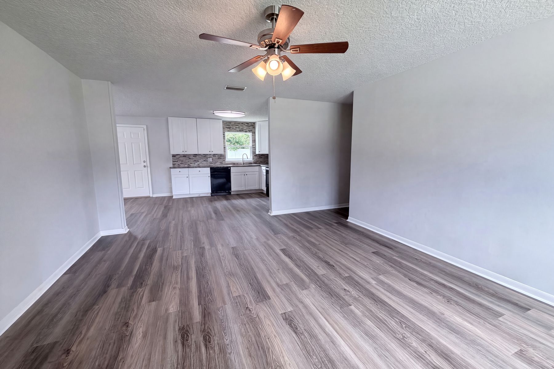 Property photo 3 of 411 Capricorn Ln