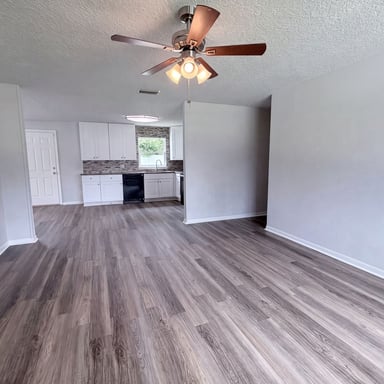 Property photo 3 of 411 Capricorn Ln