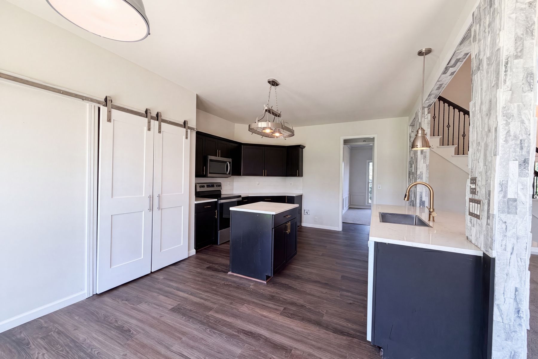 Photo 2 of 30 of 120 Fox Hill Ct, Edwardsville, IL