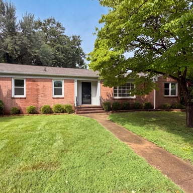 Property photo 1 of 1016 Forestview Dr