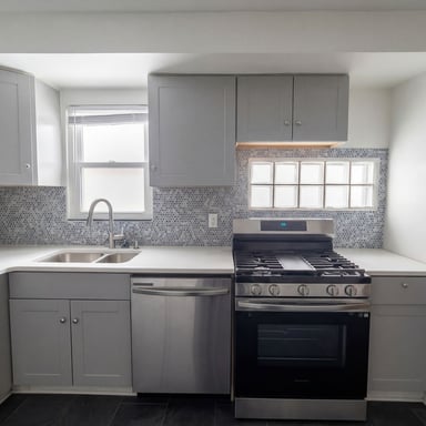 Property photo 2 of 715 E 72nd Ter