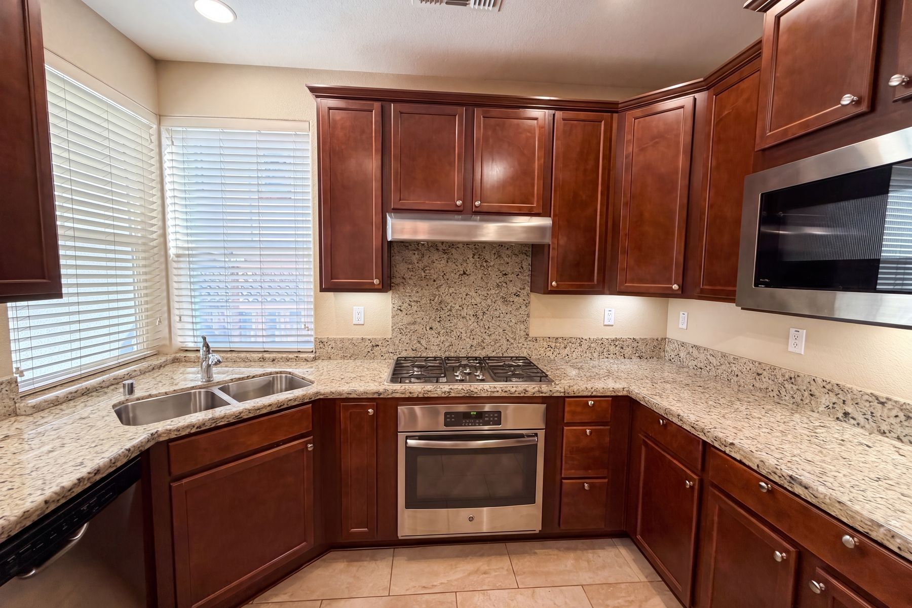 Photo 2 of 33 of 3087 Vittoria Loop, Dublin, CA