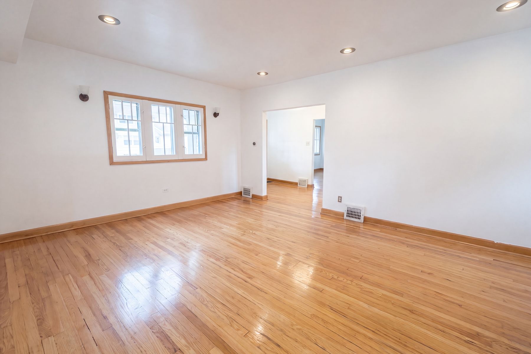Property photo 3 of 619 N 4th Ave