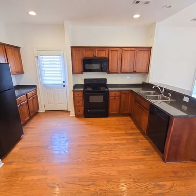 Property photo 2 of 6 Bradford Ct