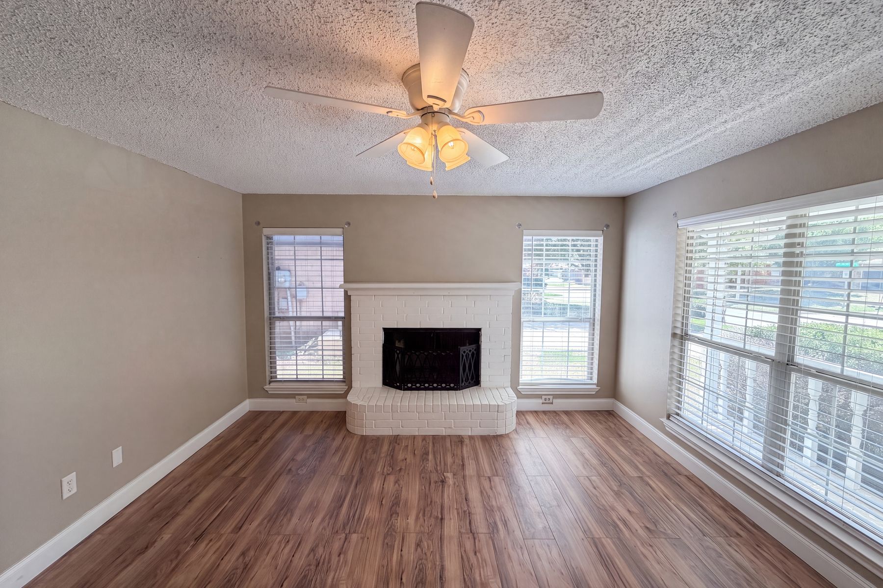 Property photo 3 of 6604 N Chesterfield Dr
