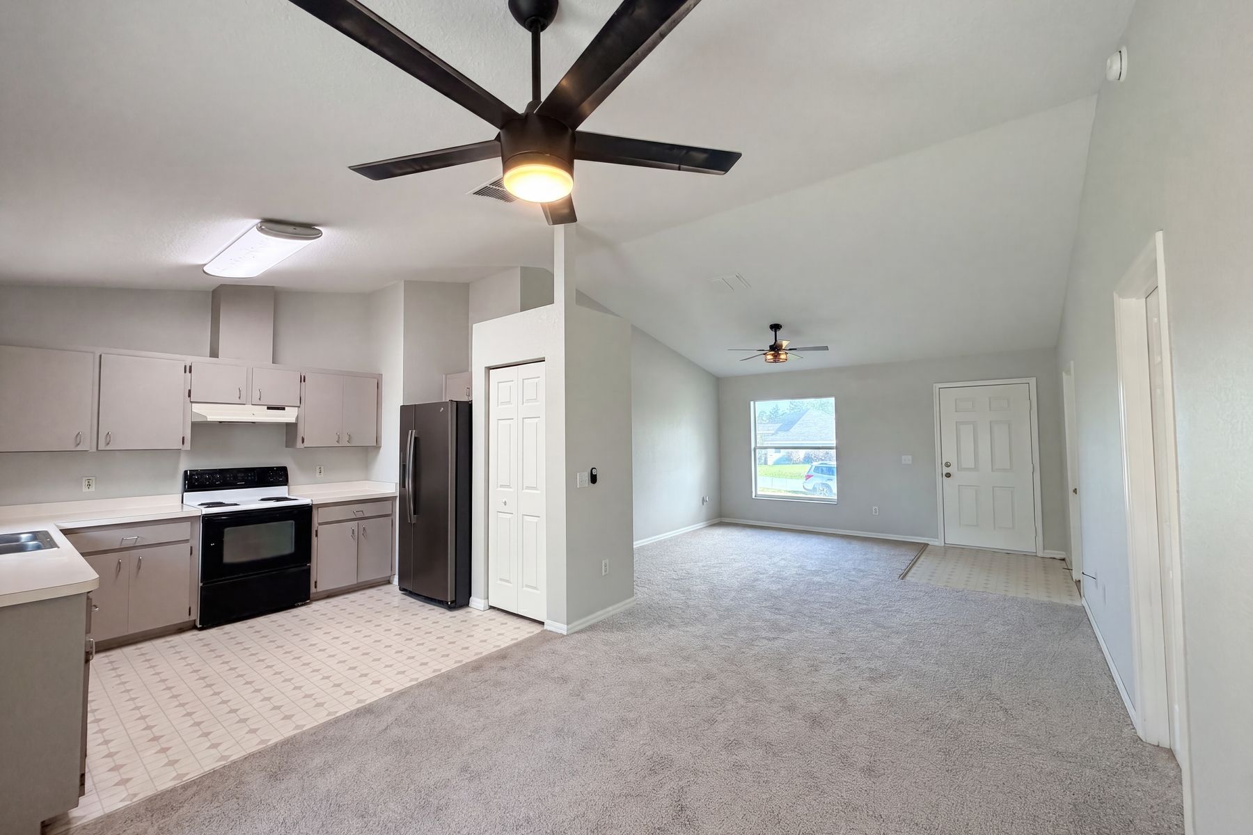Property photo 3 of 17956 SW 25th Avenue Rd