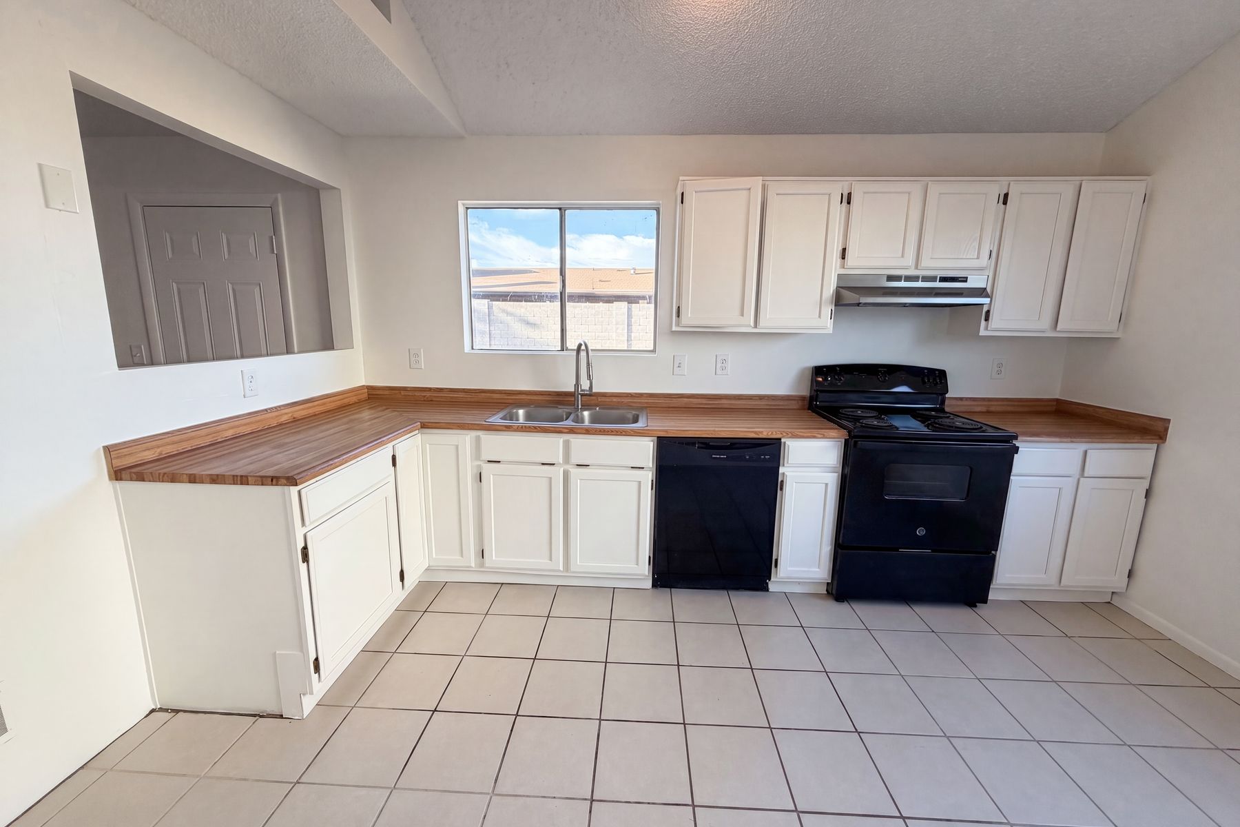 Photo 2 of 20 of 8839 W Carol Ave, Peoria, AZ
