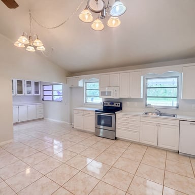 Property photo 2 of 1870 N Seminole Rd