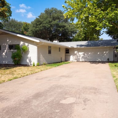 Property photo 1 of 725 Ridgecrest Dr