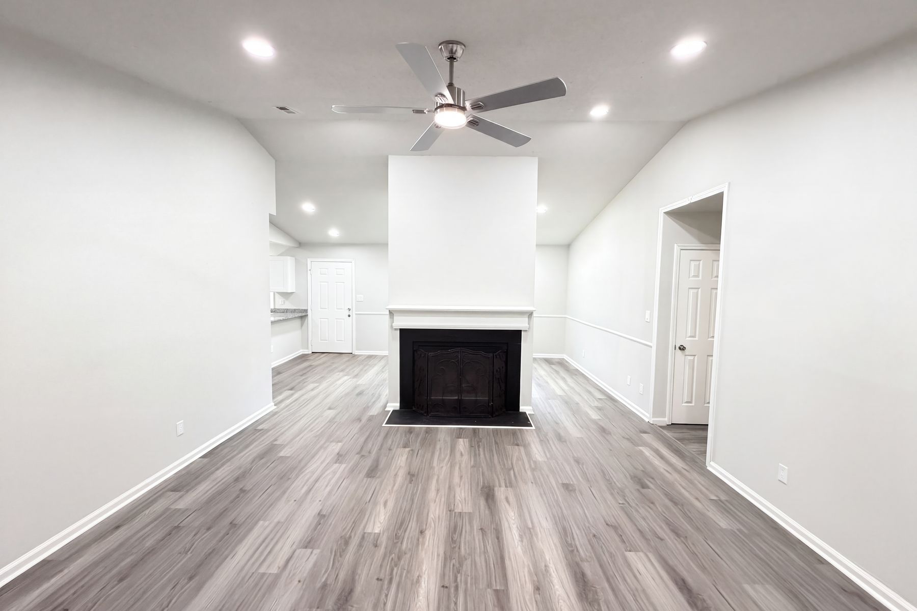 Property photo 3 of 8822 Hunter Green Ln