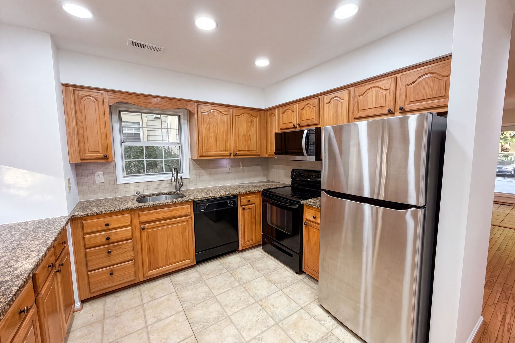 Photo 2 of 27 of 8509 Ivoryton Way, Montgomery Village, MD