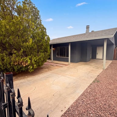 Property photo 1 of 6036 N 72nd Dr
