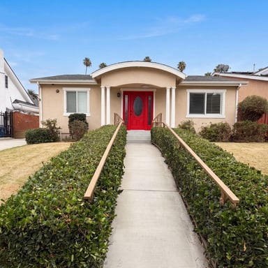 Property photo 1 of 1138 S St Andrews Pl
