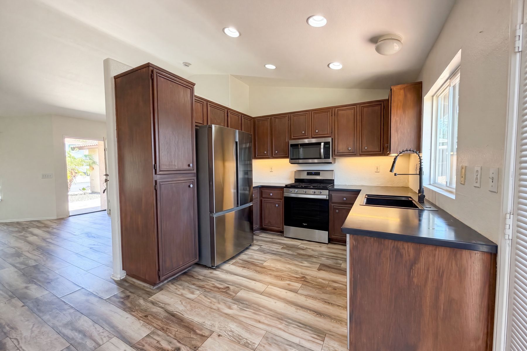 Photo 2 of 20 of 22125 Country Hills Dr, Wildomar, CA
