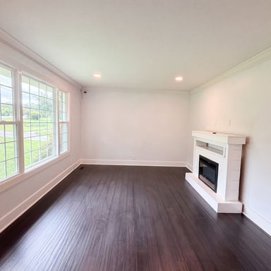Property photo 3 of 102 S Valley Rd
