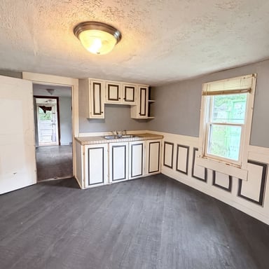 Property photo 2 of 219 W Glen Ave