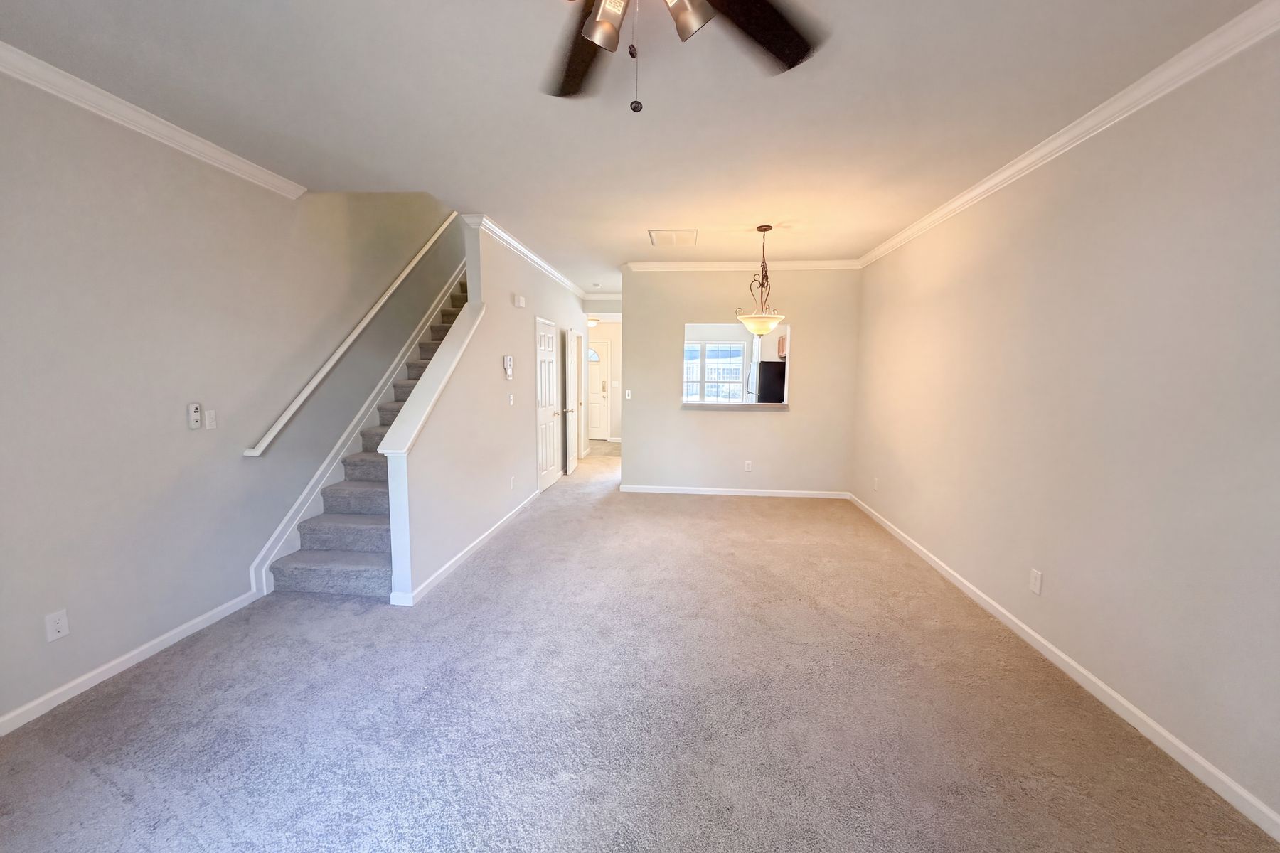 Property photo 3 of 615 Graythorn Ln