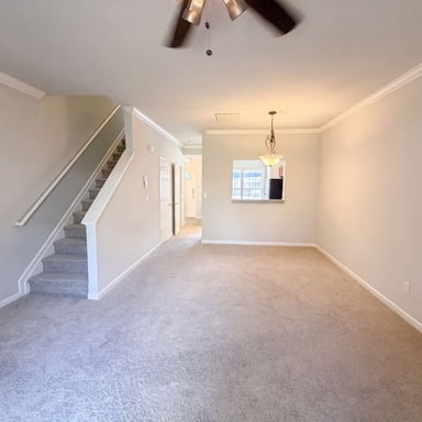 Property photo 3 of 615 Graythorn Ln