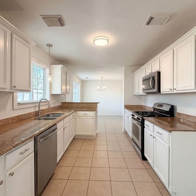 Property photo 2 of 6831 Stratford Park Dr