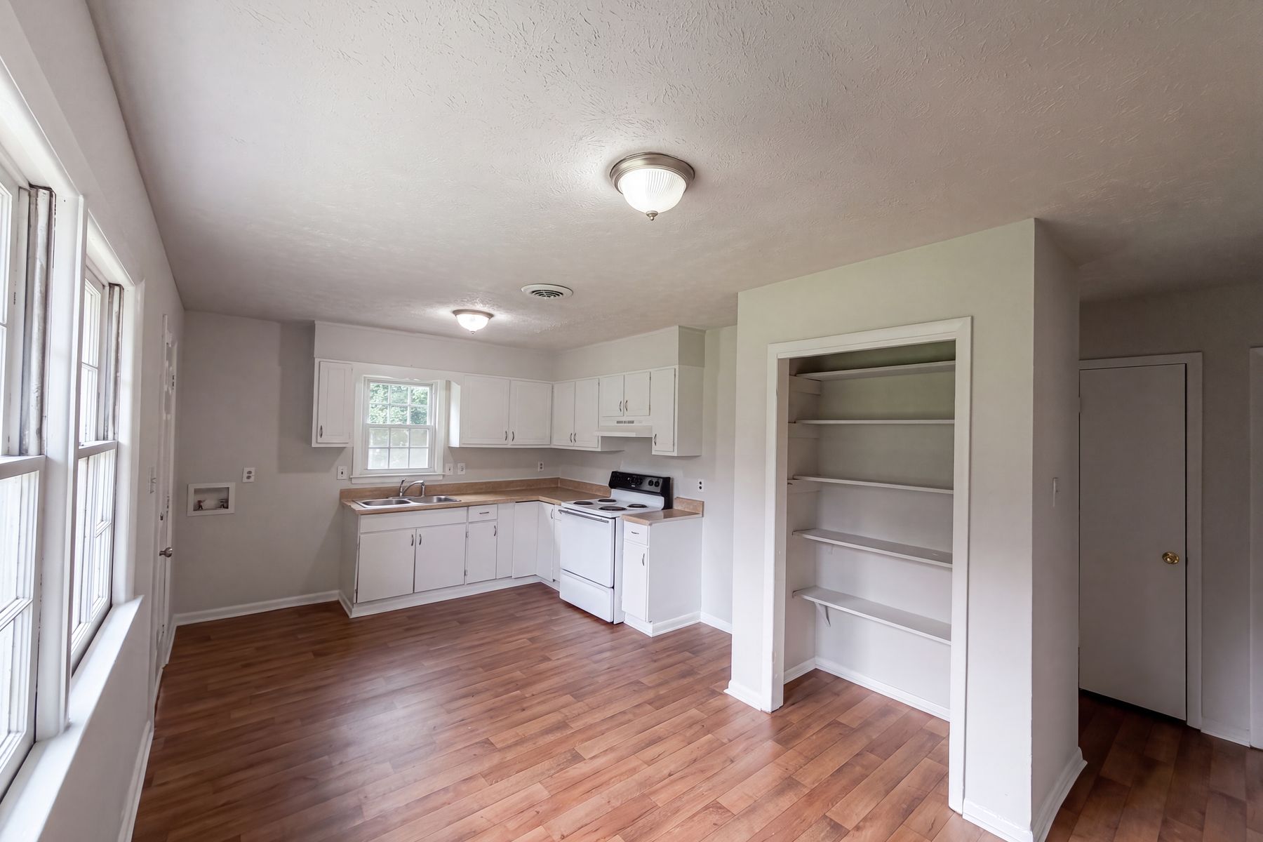 Photo 2 of 16 of 6616 Amanda Cir, Fayetteville, NC
