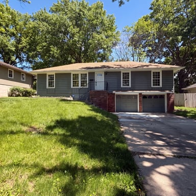 Property photo 1 of 3809 S Drumm Ave