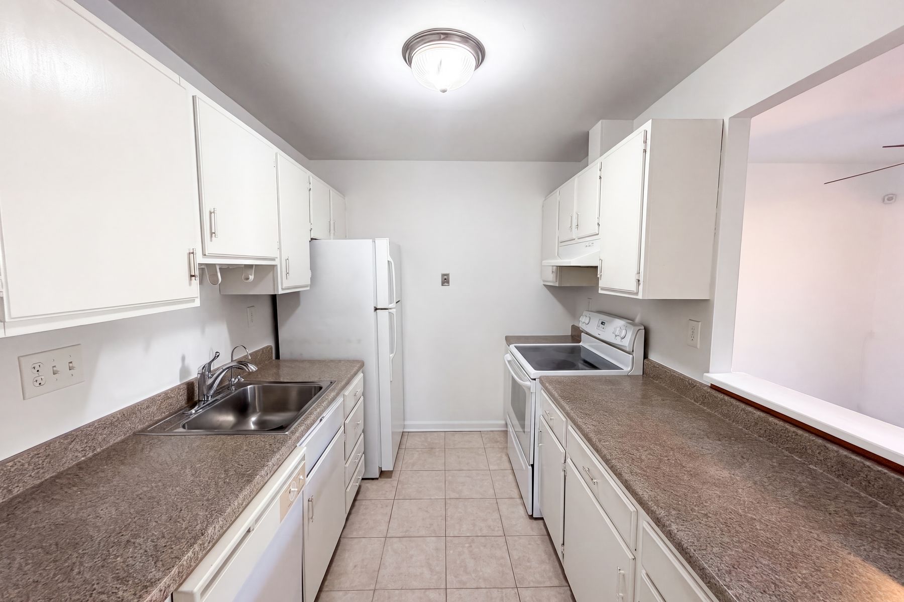 Photo 2 of 20 of 9983 Ridgeline Dr, Montgomery Village, MD