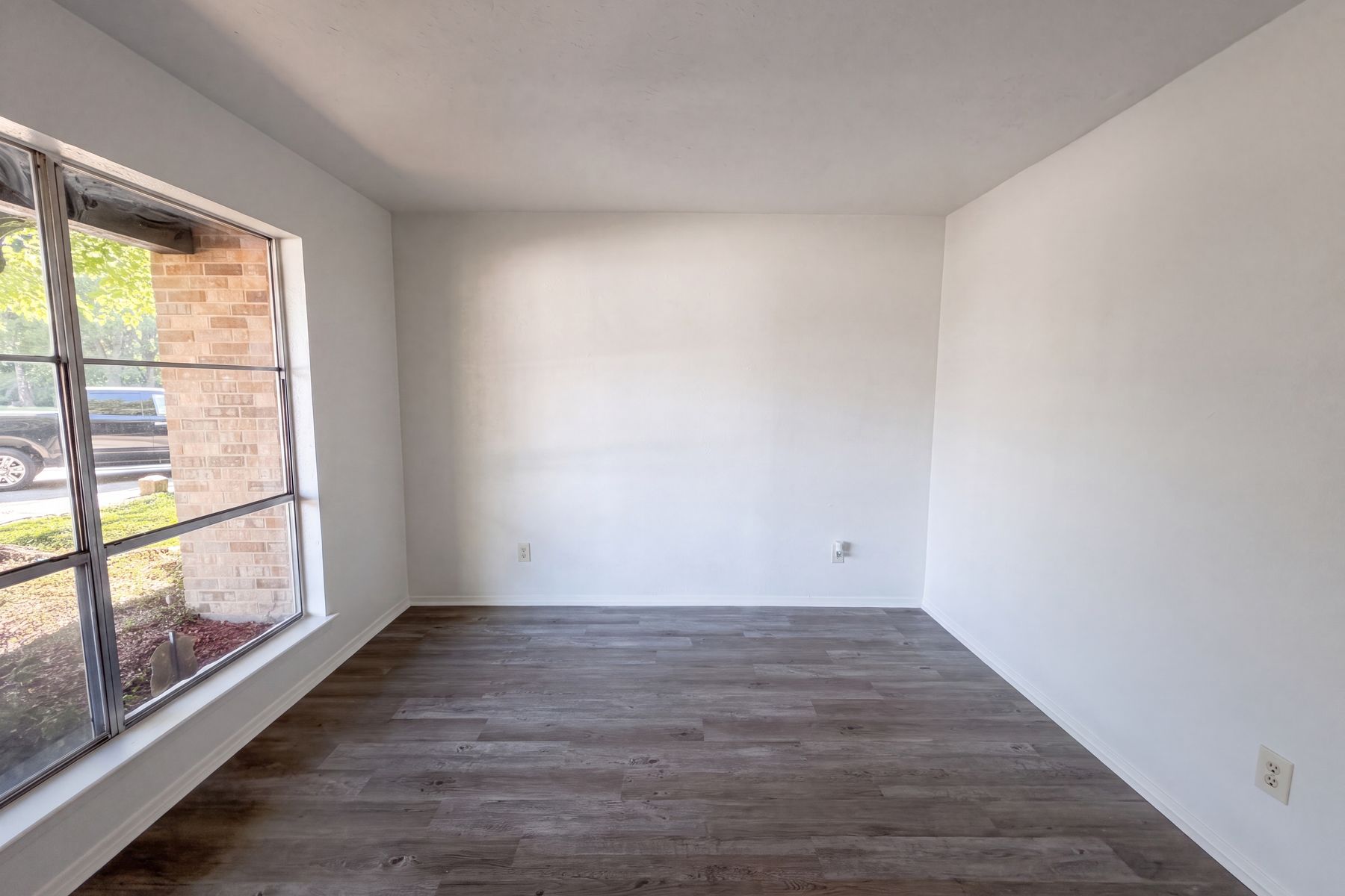 Property photo 3 of 260 Rolling Hills Pl