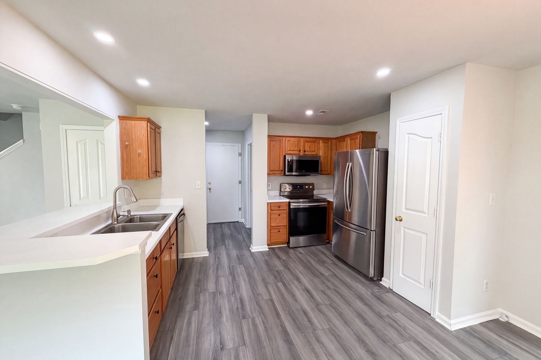 Photo 2 of 21 of 11220 Northwoods Forest Dr, Charlotte, NC