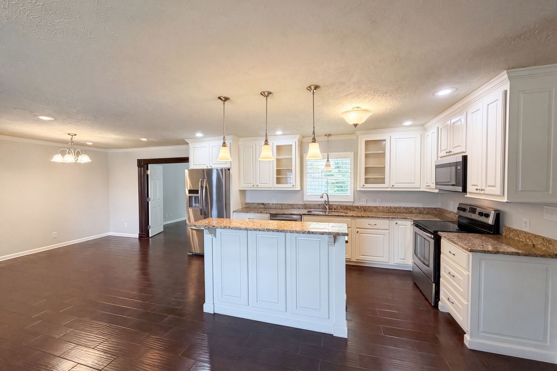 Photo 2 of 17 of 5416 Shipman Rd, Hope Mills, NC