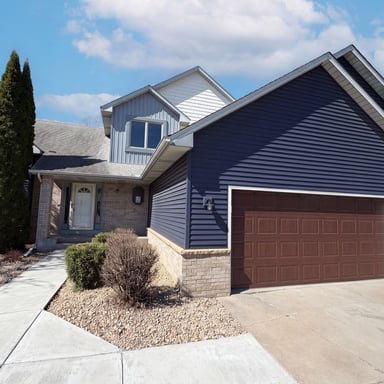 Property photo 1 of 8433 Upland Ln N