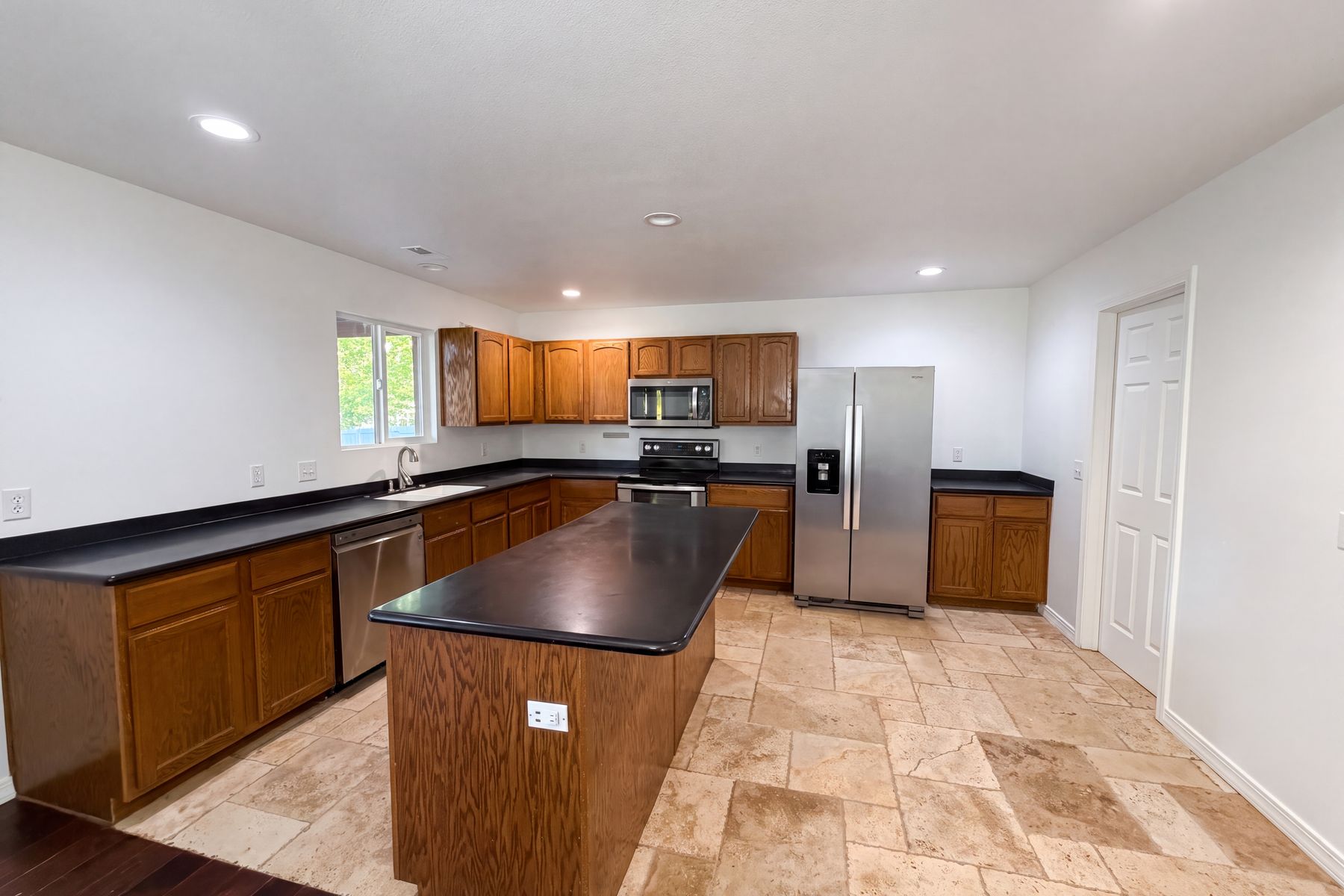 Photo 2 of 26 of 866 S 1580 W, Lehi, UT
